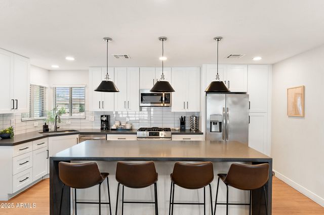 8602 E MITCHELL Drive, Scottsdale, AZ 85251
