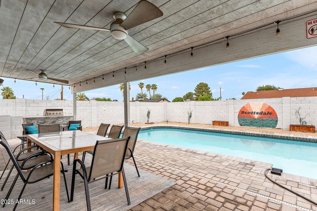 8602 E MITCHELL Drive, Scottsdale, AZ 85251