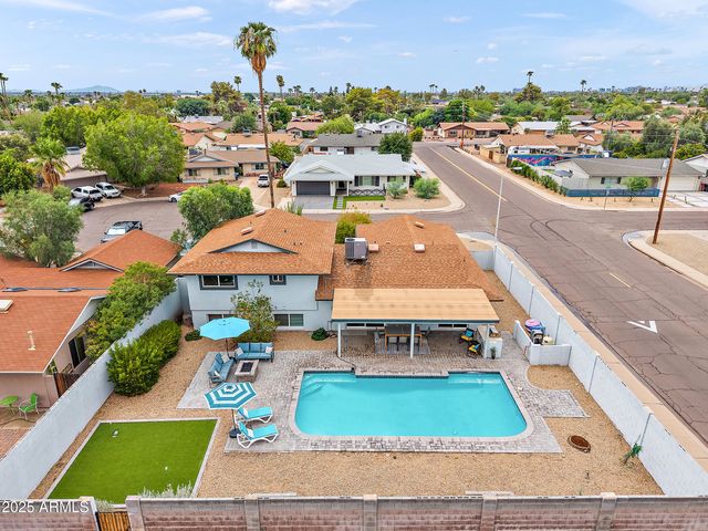 8602 E MITCHELL Drive, Scottsdale, AZ 85251