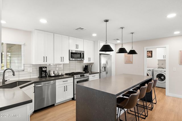 8602 E MITCHELL Drive, Scottsdale, AZ 85251
