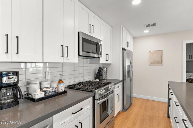 8602 E MITCHELL Drive, Scottsdale, AZ 85251