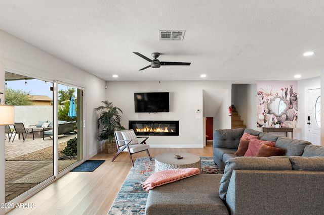 8602 E MITCHELL Drive, Scottsdale, AZ 85251
