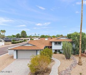 8602 E MITCHELL Drive, Scottsdale, AZ 85251