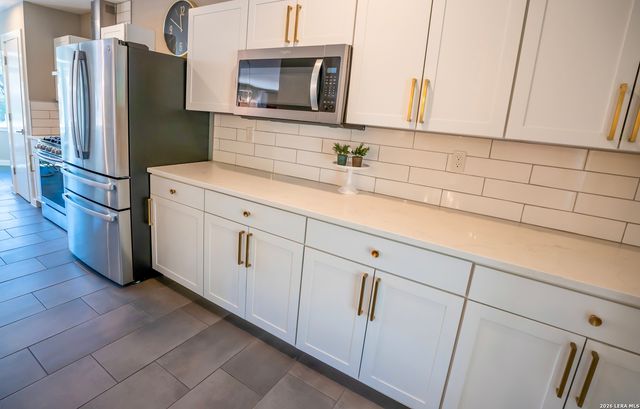 9117 Oak Downs, San Antonio, TX 78230