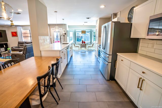 9117 Oak Downs, San Antonio, TX 78230