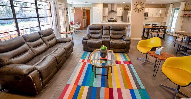 9117 Oak Downs, San Antonio, TX 78230