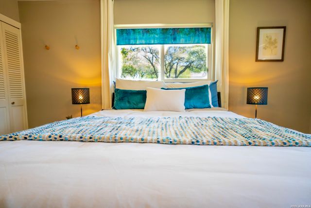 9117 Oak Downs, San Antonio, TX 78230