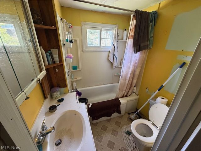 1921 Smithfield Street, East Liverpool, OH 43920