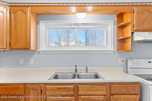 620 N Foster Avenue, Lansing, MI 48912