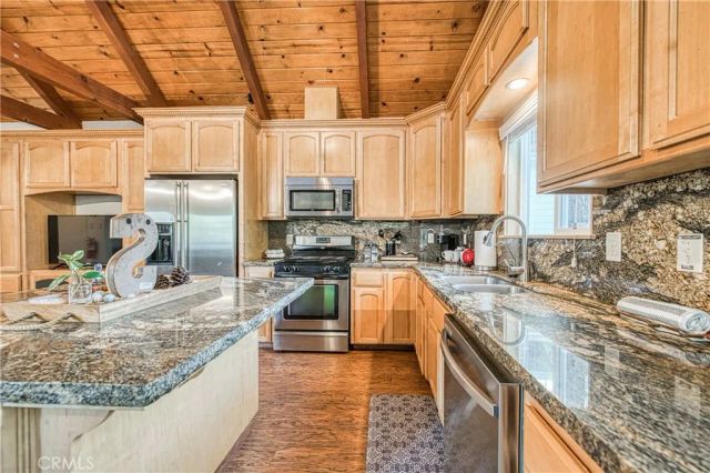 37748 Marina View Drive, Bass Lake, CA 93604