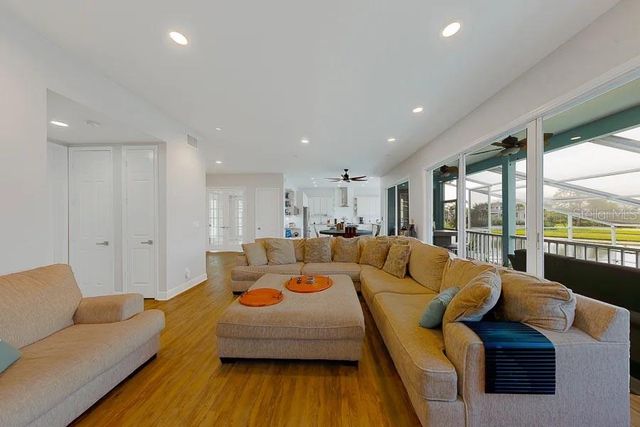 2106 PELICAN COURT, Tarpon Springs, FL 34689