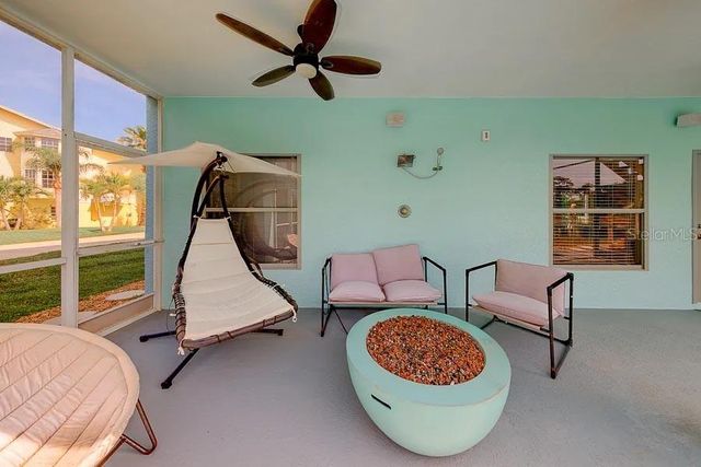 2106 PELICAN COURT, Tarpon Springs, FL 34689