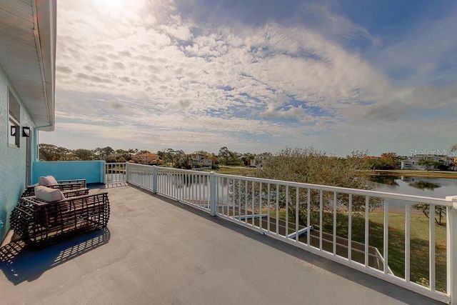 2106 PELICAN COURT, Tarpon Springs, FL 34689