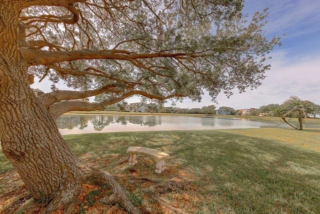 2106 PELICAN COURT, Tarpon Springs, FL 34689
