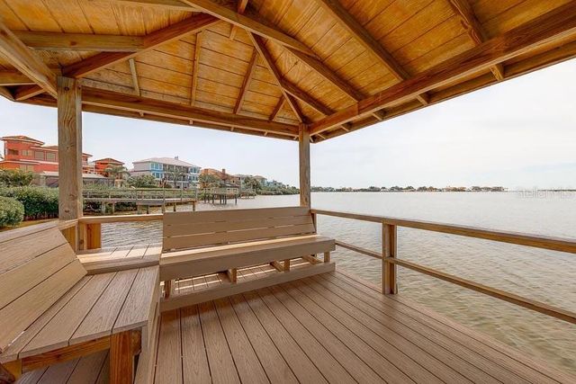 2106 PELICAN COURT, Tarpon Springs, FL 34689