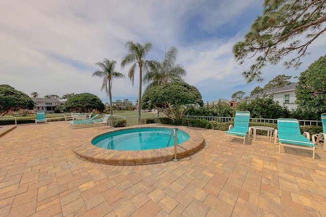 2106 PELICAN COURT, Tarpon Springs, FL 34689