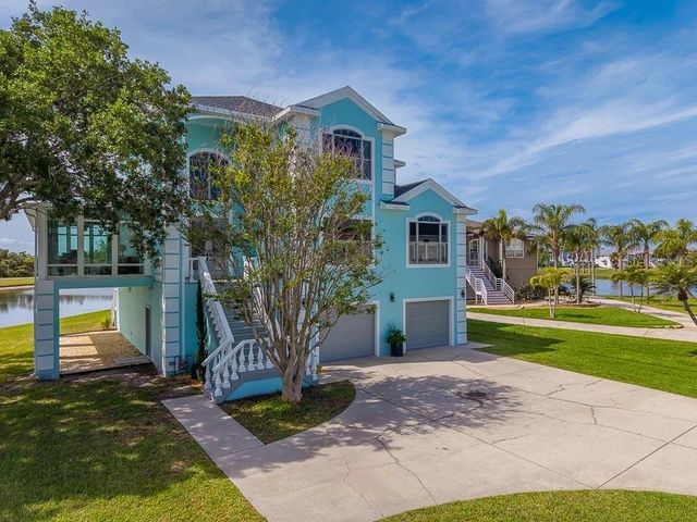 2106 PELICAN COURT, Tarpon Springs, FL 34689