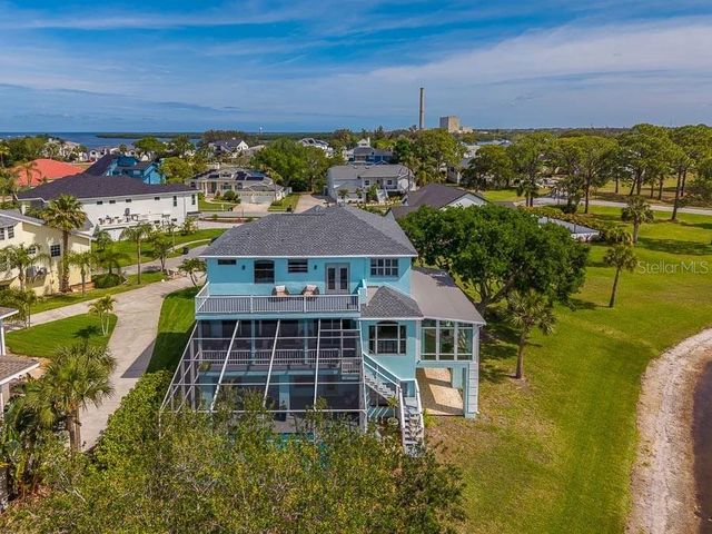 2106 PELICAN COURT, Tarpon Springs, FL 34689