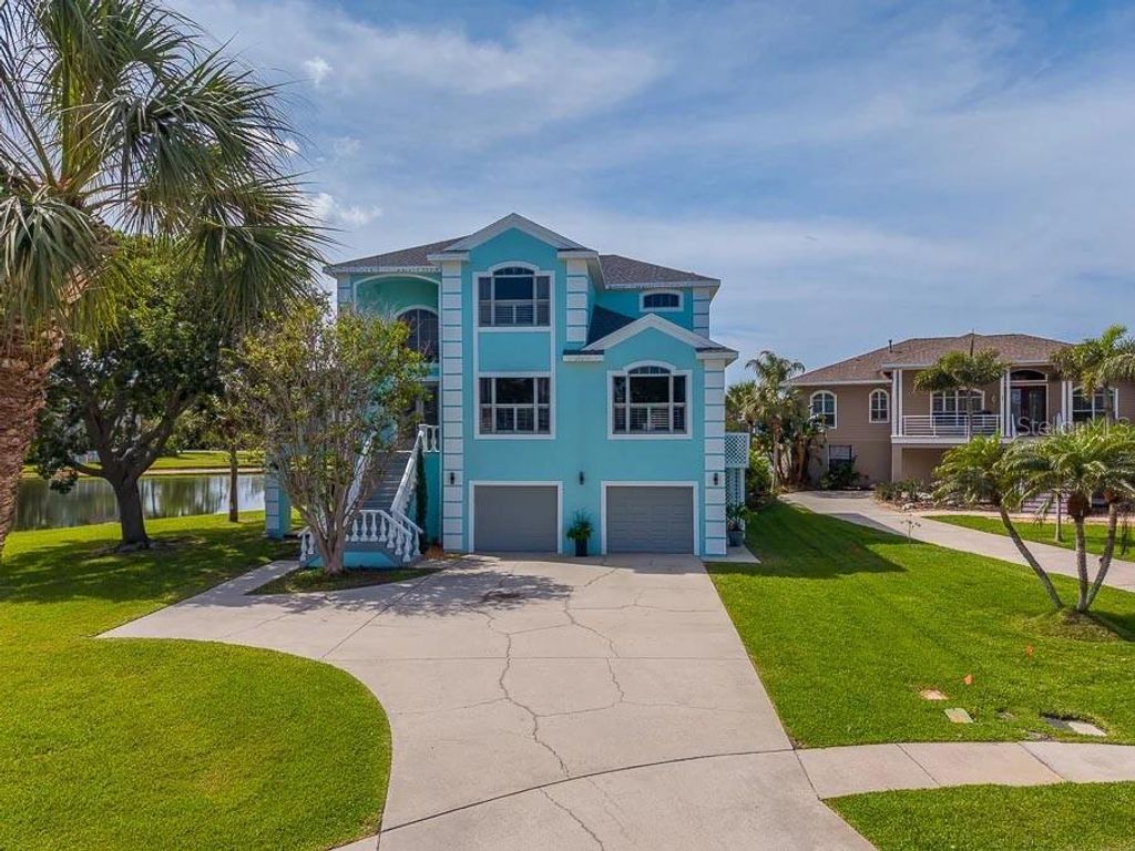 2106 PELICAN COURT, Tarpon Springs, FL 34689