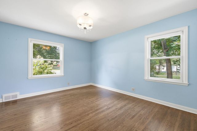 495 5th Avenue N, Hopkins, MN 55343