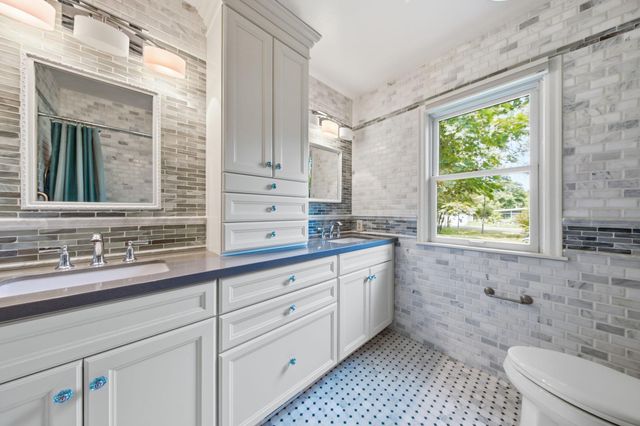 495 5th Avenue N, Hopkins, MN 55343