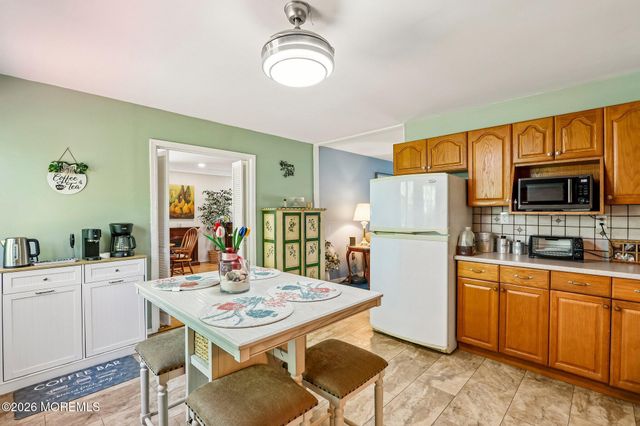 5 Farmdale Road, Hazlet, NJ 07730