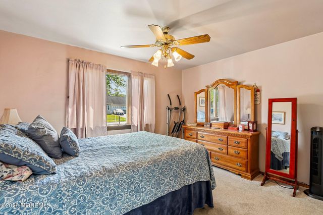 5 Farmdale Road, Hazlet, NJ 07730