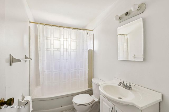 5 Farmdale Road, Hazlet, NJ 07730