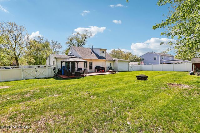 5 Farmdale Road, Hazlet, NJ 07730