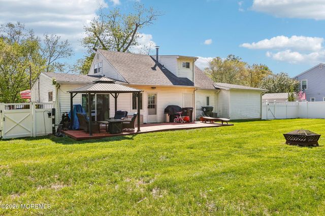 5 Farmdale Road, Hazlet, NJ 07730