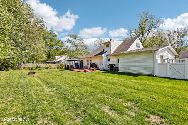 5 Farmdale Road, Hazlet, NJ 07730