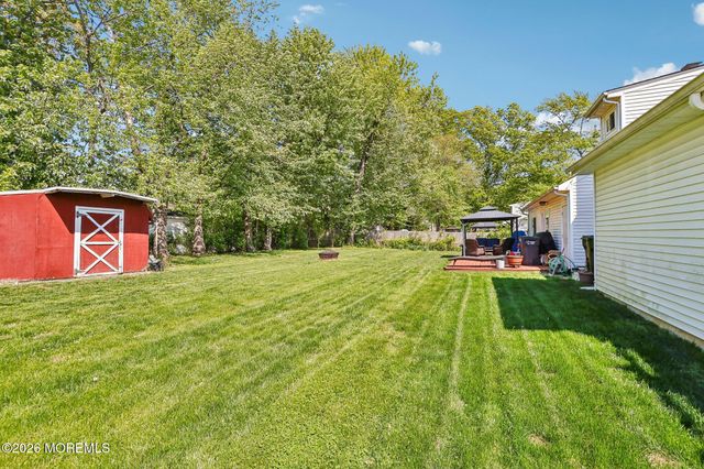 5 Farmdale Road, Hazlet, NJ 07730