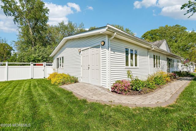 5 Farmdale Road, Hazlet, NJ 07730