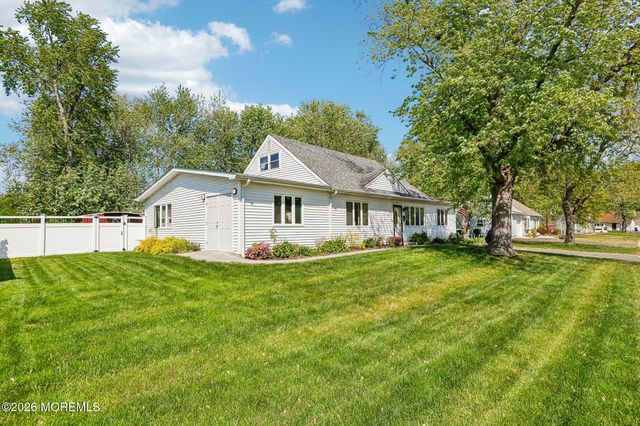 5 Farmdale Road, Hazlet, NJ 07730