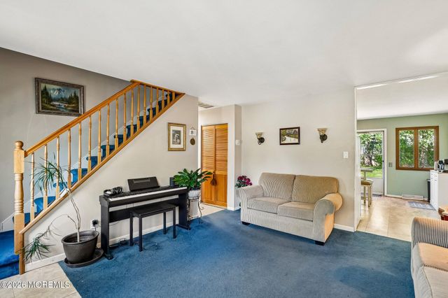 5 Farmdale Road, Hazlet, NJ 07730