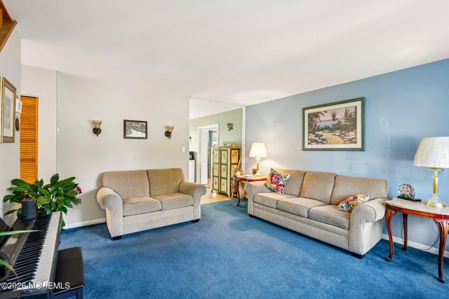 5 Farmdale Road, Hazlet, NJ 07730