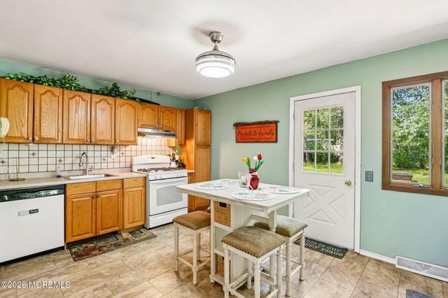 5 Farmdale Road, Hazlet, NJ 07730