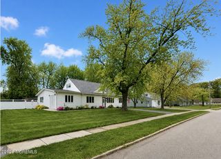 5 Farmdale Road, Hazlet, NJ 07730