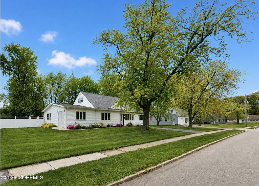 5 Farmdale Road, Hazlet, NJ 07730