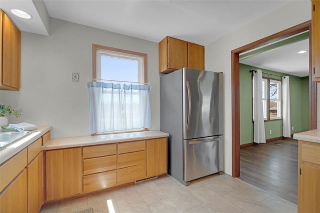 965 2nd street Street, Marion, IA 52302