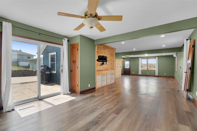 965 2nd street Street, Marion, IA 52302