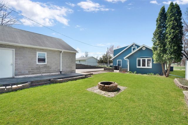 965 2nd street Street, Marion, IA 52302