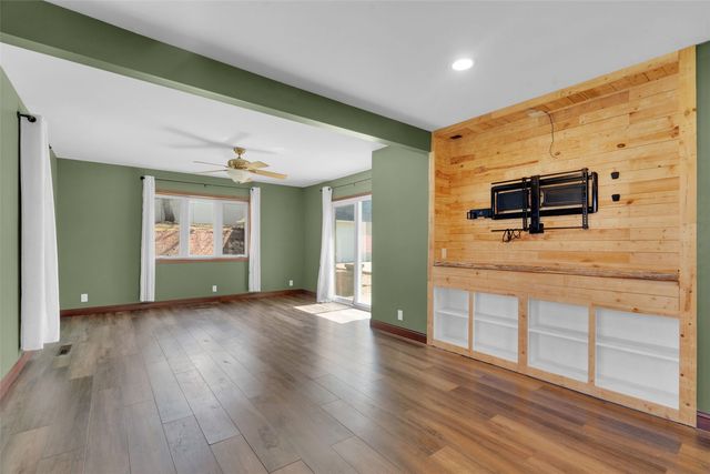965 2nd street Street, Marion, IA 52302