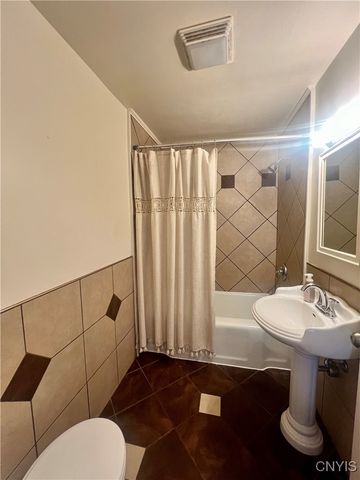 400 Monticello Drive North, Syracuse, NY 13205