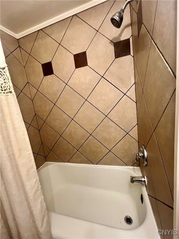 400 Monticello Drive North, Syracuse, NY 13205