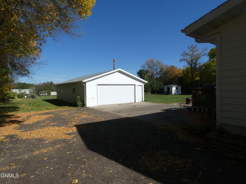 5312 Meadowlark Lane, Bismarck, ND 58501 photo 4