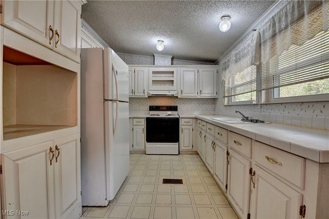 10441 Township Road 262, Millersburg, OH 44654