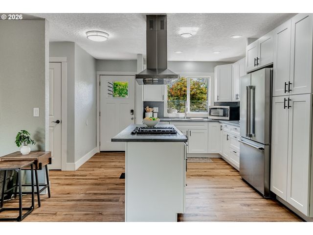 14730 Se LUELLA Ln, Milwaukie, OR 97267