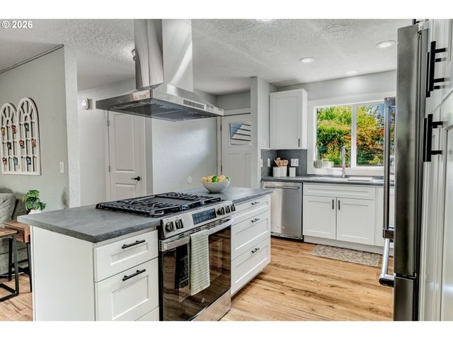 14730 Se LUELLA Ln, Milwaukie, OR 97267