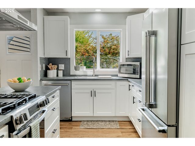 14730 Se LUELLA Ln, Milwaukie, OR 97267